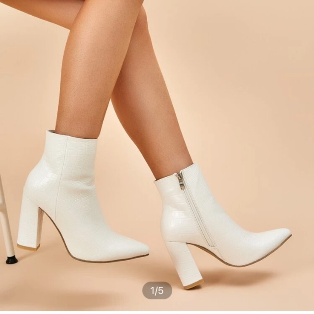 Croc embossed white chunky heeled booties size 9